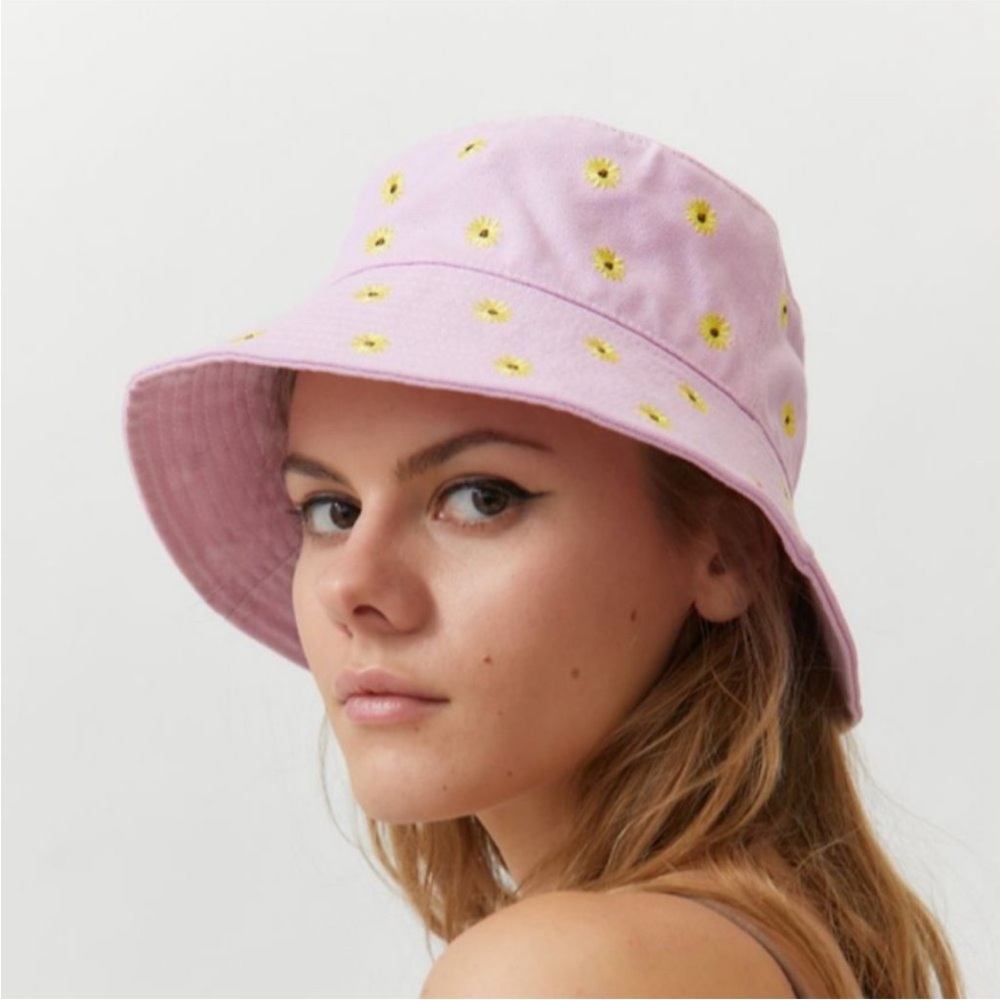 UO• pink embroidered bucket hat sun hat - Picture 1 of 8